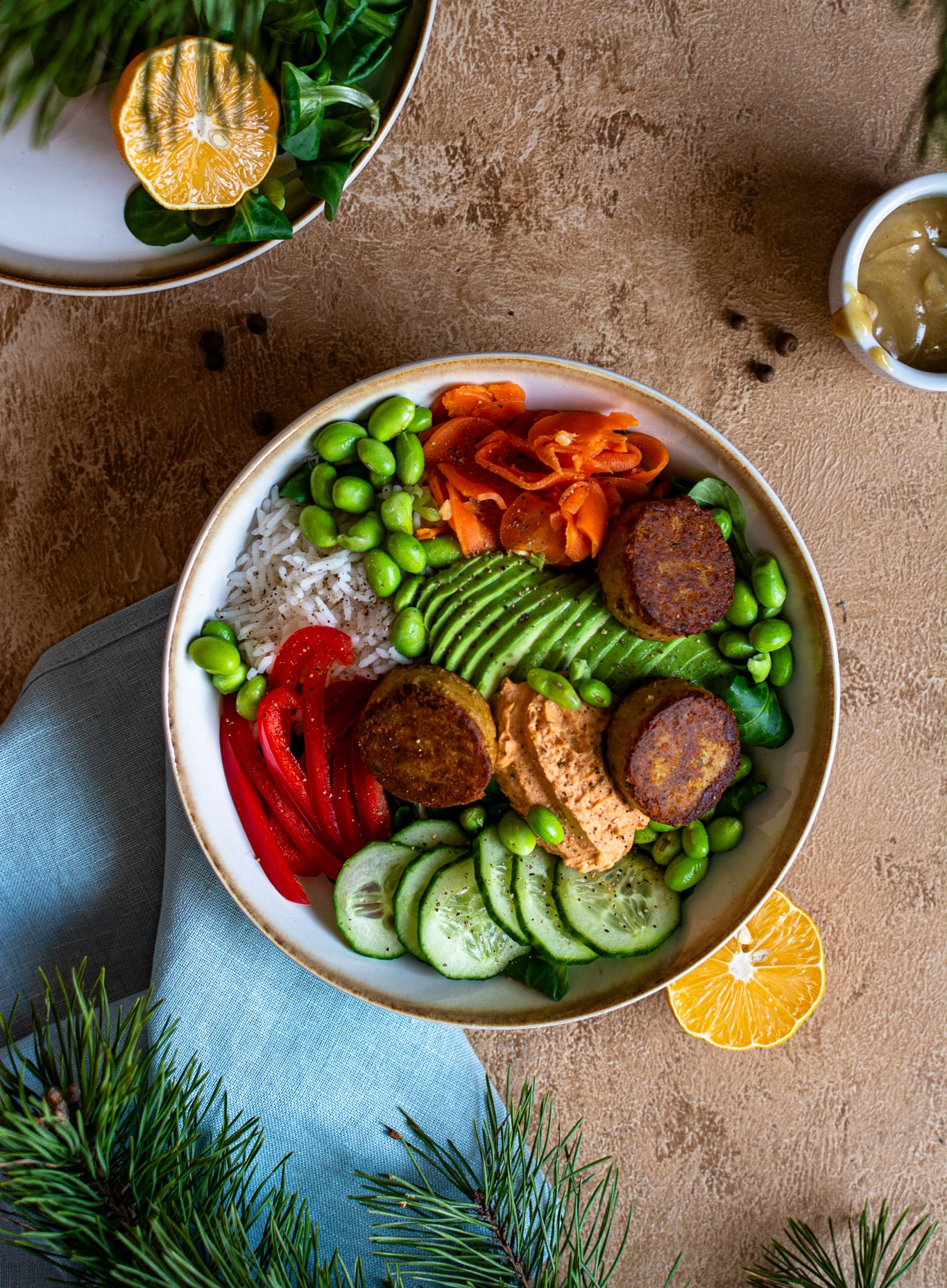 Veganiškas Poke Bowl su falafeliais