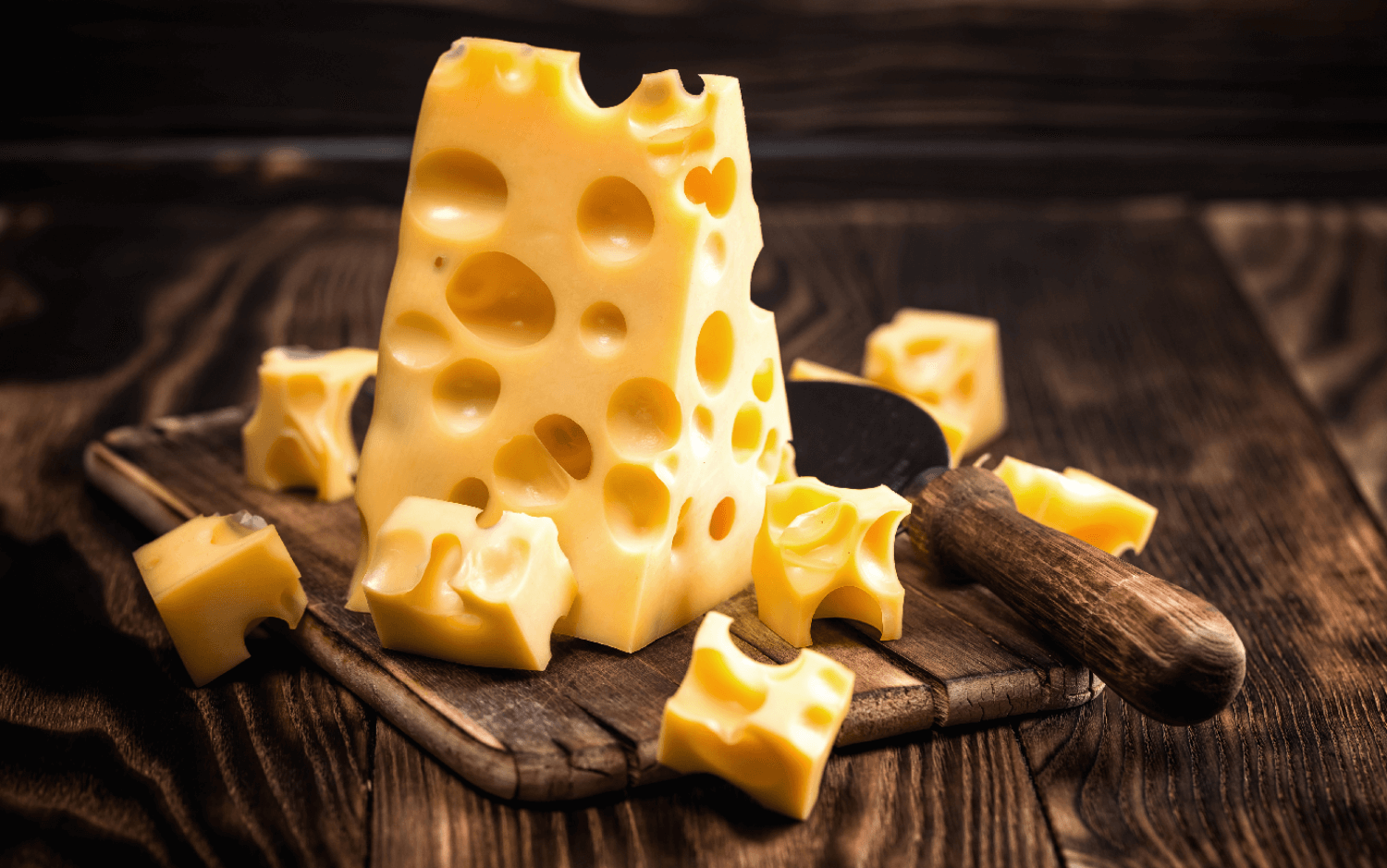 Garsiausi šveicariški sūriai: EMMENTAL, GRUYÈRE ir L'ETIVAZ