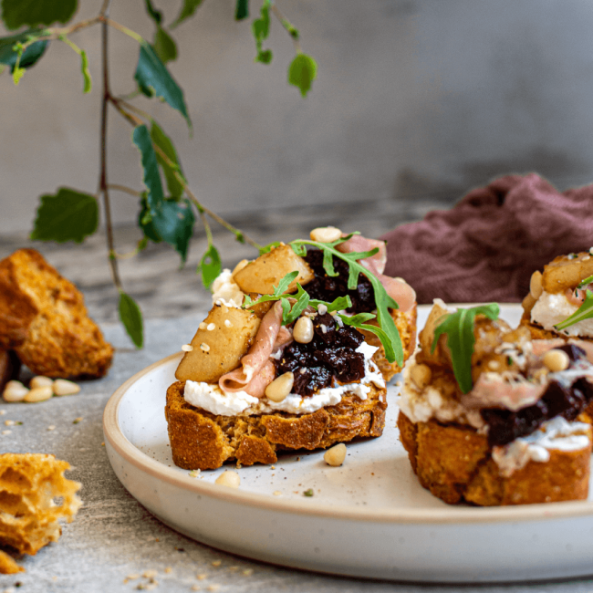 Sumuštinukai su rikota, kriaušėmis ir burokėliais