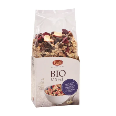 Sausi pusryčiai su miško uogomis, ekologiški