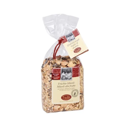 Sausi pusryčiai su vaisiais ir riešutais