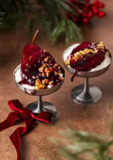 Vyne virtos kriaušės su vaniliniu maskarponės kremu