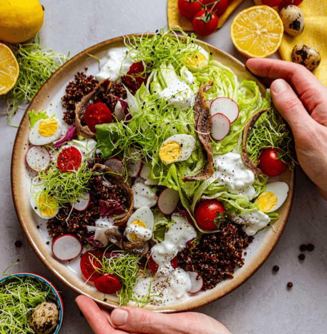 Salotos su daigais ir bolivine balanda